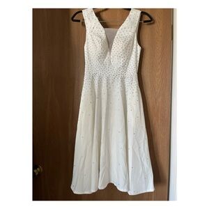 Elegant White Sleeveless Dress